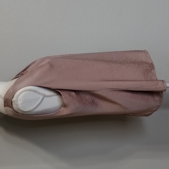 CABI One button Blouse sleeveless size medium maybe pink color satin - Picture 5 of 11